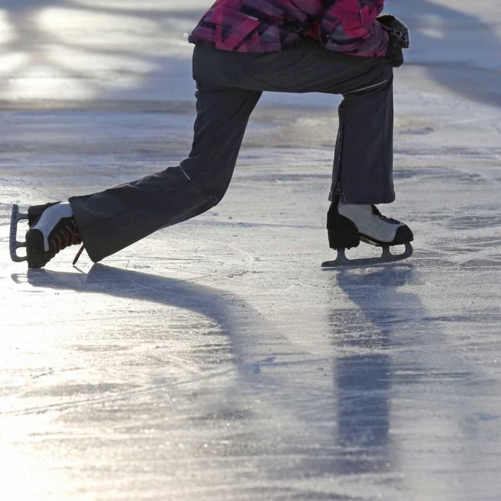 cara bangun setelah terjatuh saat ice skating